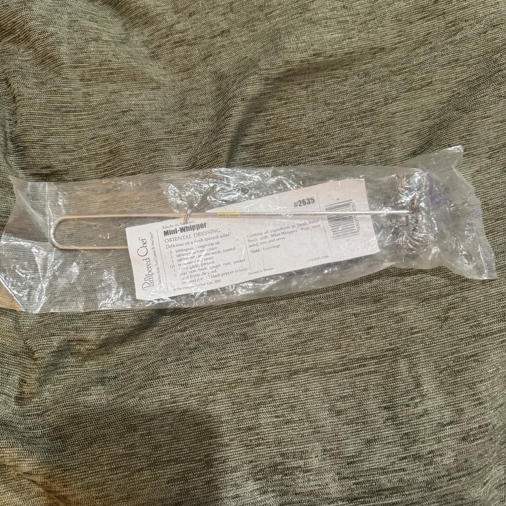 Pampered Chef Mini Whipper - #2635 - NEW In Package. RETIRED ITEM!!